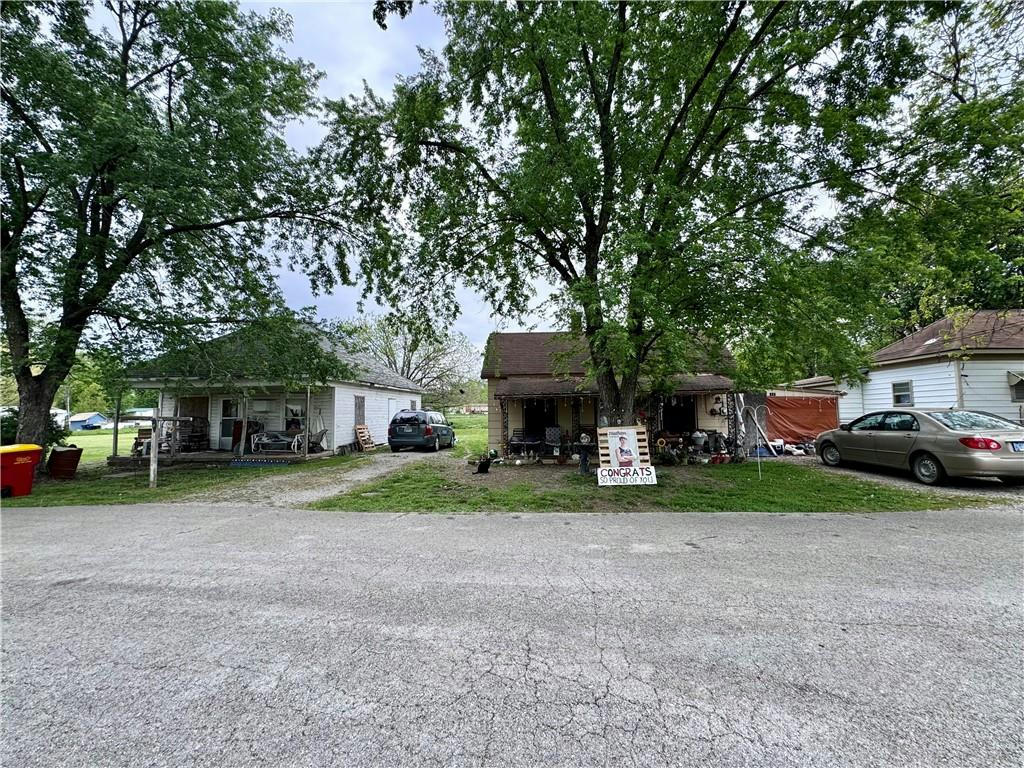 122 S SYCAMORE ST, MULBERRY, KS 66756, photo 1 of 13