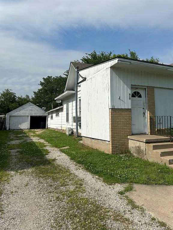 910 LINCOLN ST # A, COFFEYVILLE, KS 67337, photo 1 of 3