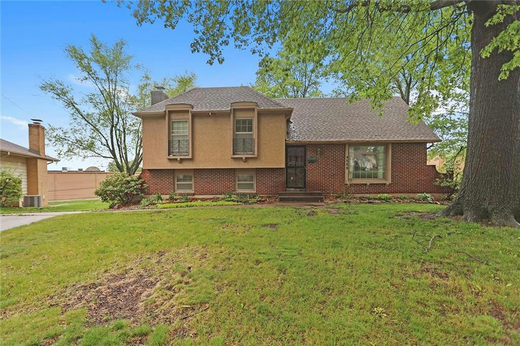 4558 S SPRING ST, INDEPENDENCE, MO 64055, photo 1 of 31