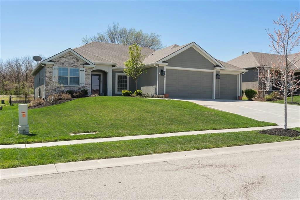 21201 W 190TH TER, SPRING HILL, KS 66083, photo 1 of 28