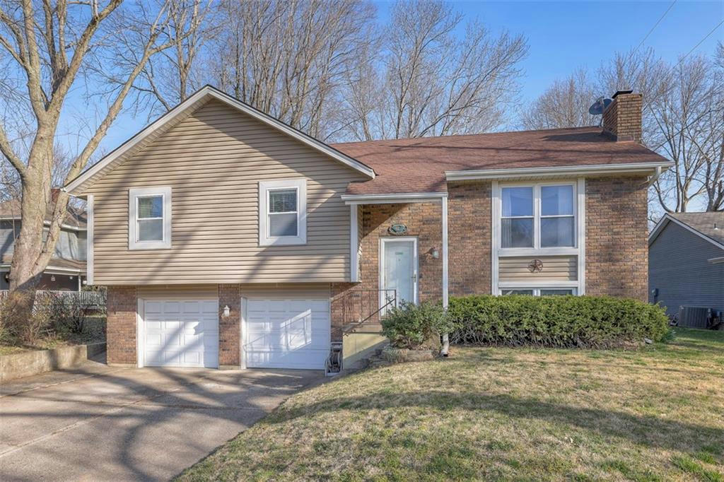 515 NW DUNCAN RD, BLUE SPRINGS, MO 64014, photo 1 of 26