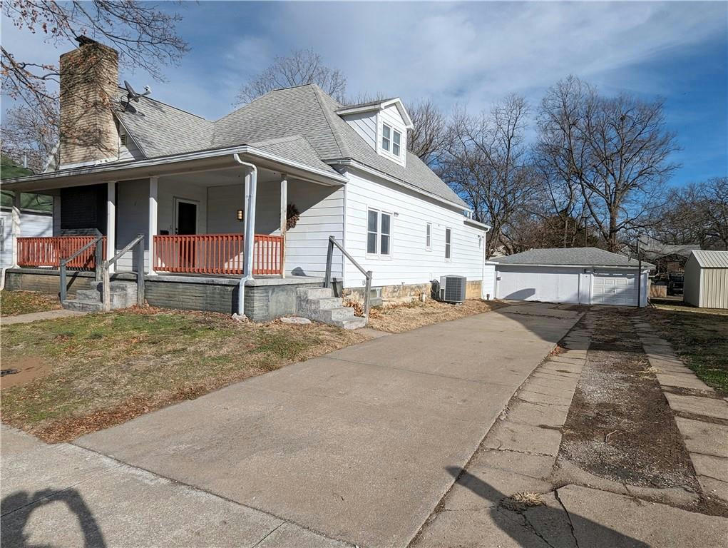 319 S SPRING ST, NEVADA, MO 64772, photo 1 of 34