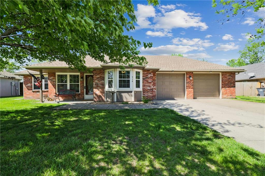 514 NW WILLOW DR, GRAIN VALLEY, MO 64029, photo 1 of 21