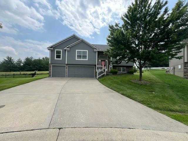 805 NW MULBERRY CT, GRAIN VALLEY, MO 64029, photo 1 of 33