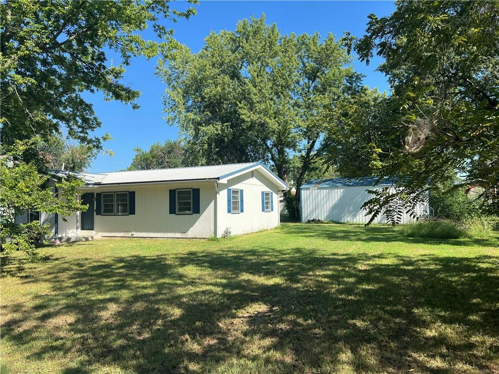 3211 BELMONT AVE, PARSONS, KS 67357, photo 1 of 22