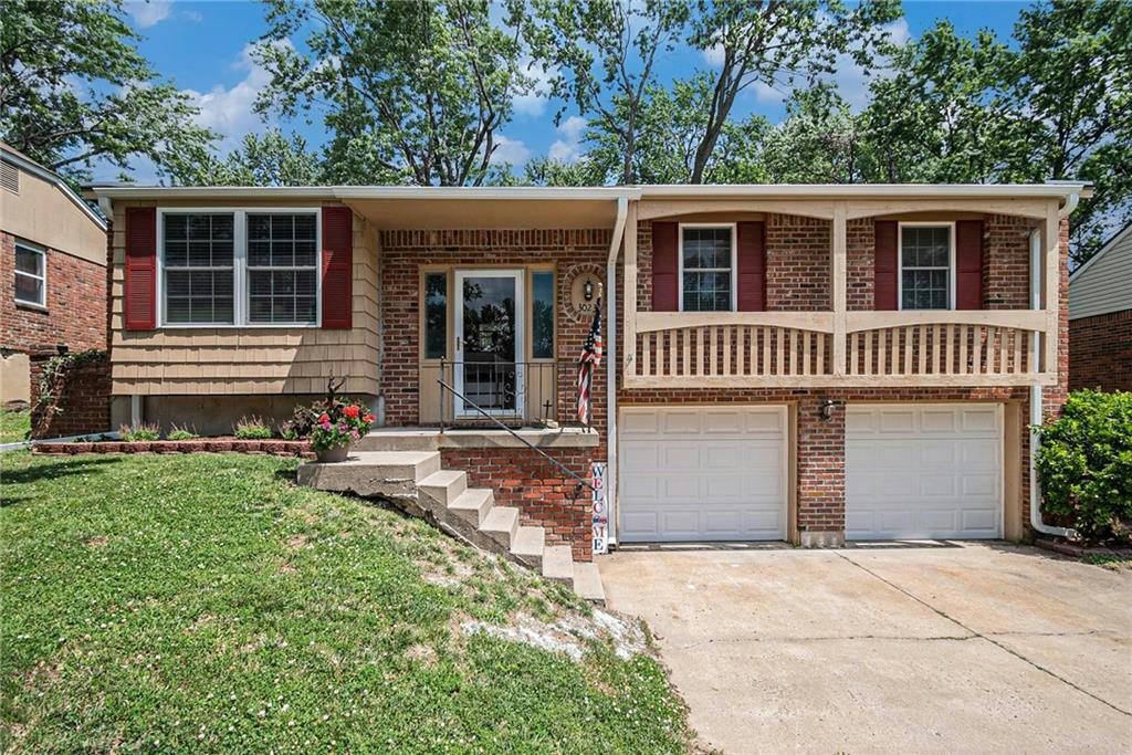 3023 NW CASTLE DR, BLUE SPRINGS, MO 64015, photo 1 of 28